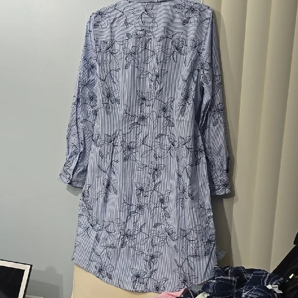 UNTUCKit Blue Floral Striped Shirt Dress - Picture 5 of 6